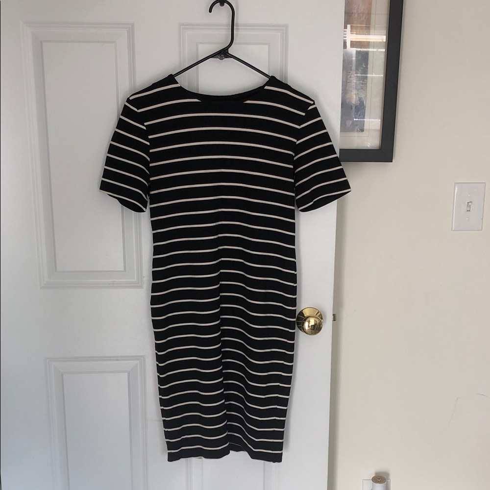 H&M  Black and White Short Sleeve Knit Dress